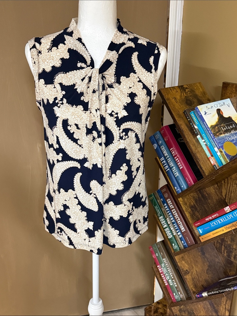 Tommy Hilfiger Navy and Cream Paisley Tie-Neck Sleeveless Blouse